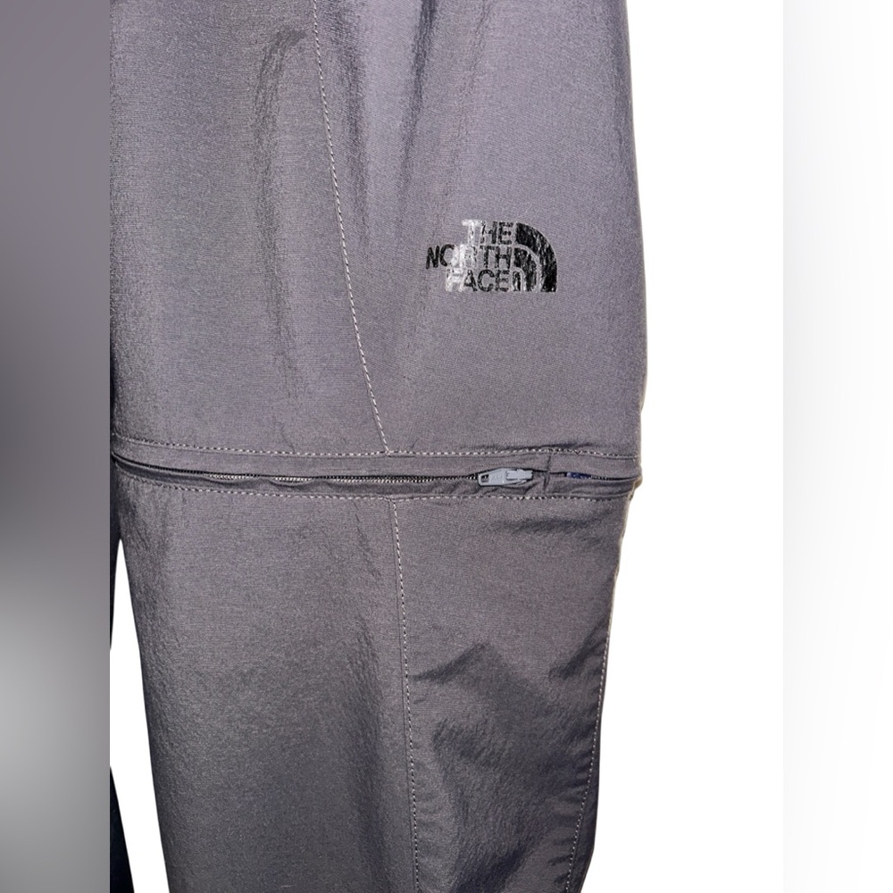 The North Face Convertible Pants Waist Sz 32 - Inseam approx. 32.5” NNC - Picture 3 of 8